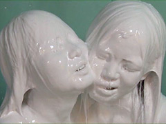 白絵の具まみれ美女2人の極上ウェット＆メッシー