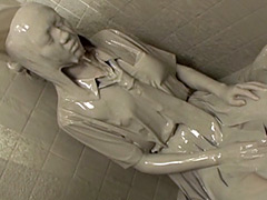 ウェット&メッシー 濃厚な泥シャワーを浴びる女性 Mud Shower03